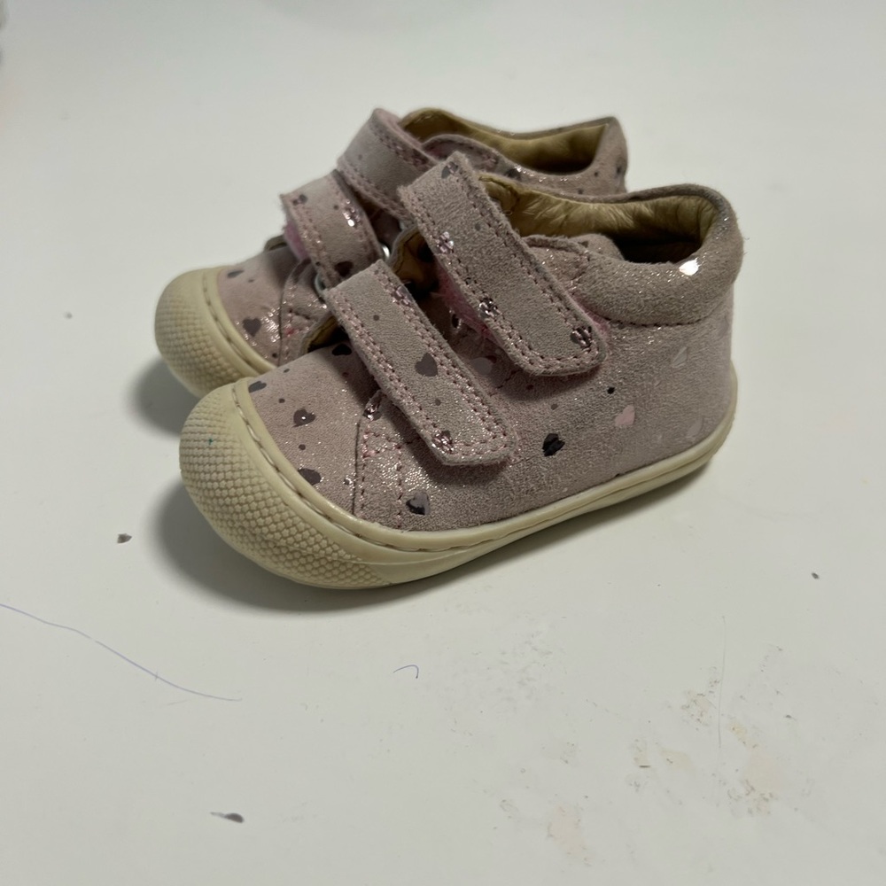 Naturino cocoon pink heart Velcro sneakers size 18